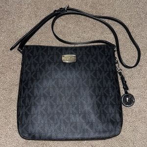 BLACK MICHAEL KORS CROSSBODY